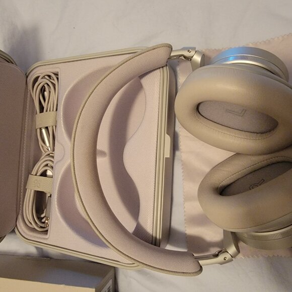 Bang & Olufsen Beoplay H95 - Picture 3 of 6